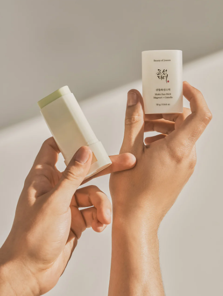 BEAUTY OF JOSEON - Matte Sun Stick : Mugwort + Camelia SPF50 PA++++ - 18g